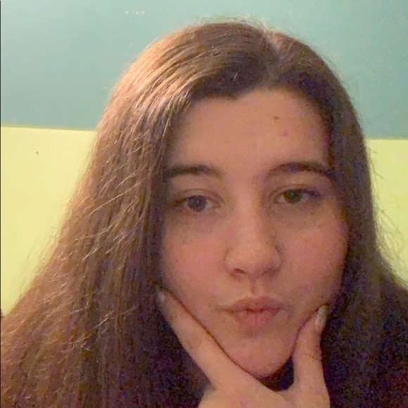 Meet your Posher, Hannah - Picture 1 of 1